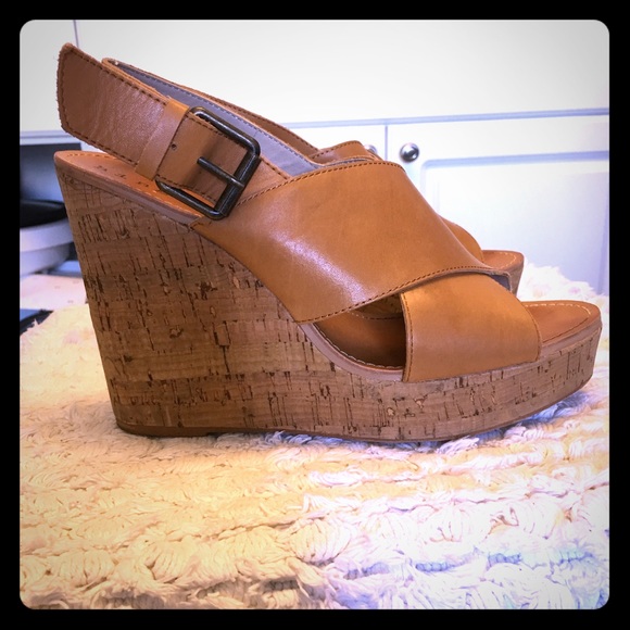hinge Shoes - Hinge Hannah Wedge sandal!
